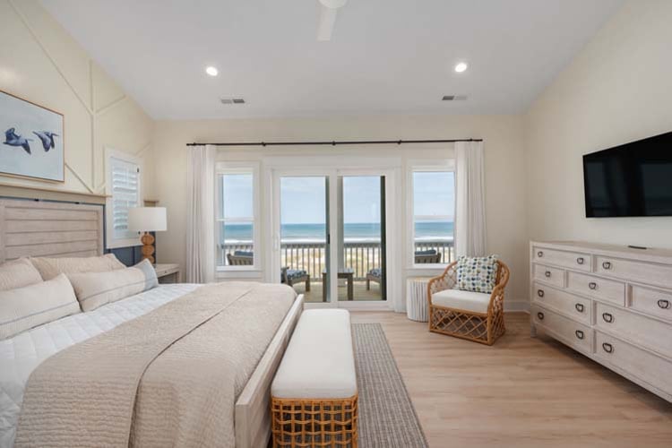 2nd Floor King with Private Bath (1)