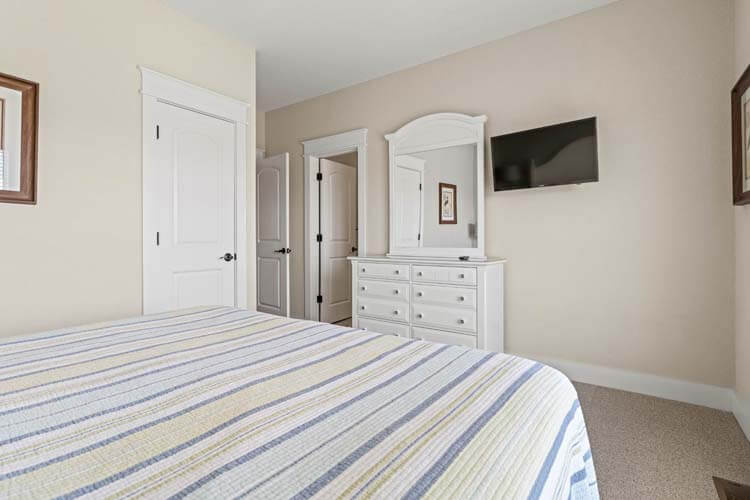 1st Floor King with Private Bath #9