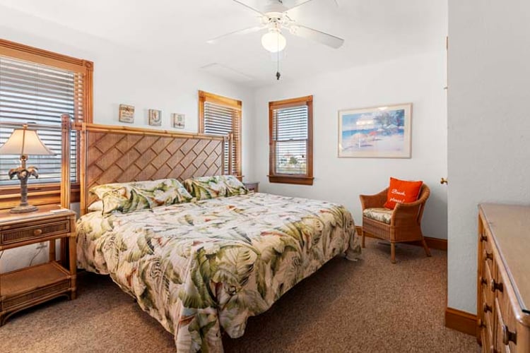 1st Floor King with Private Bath