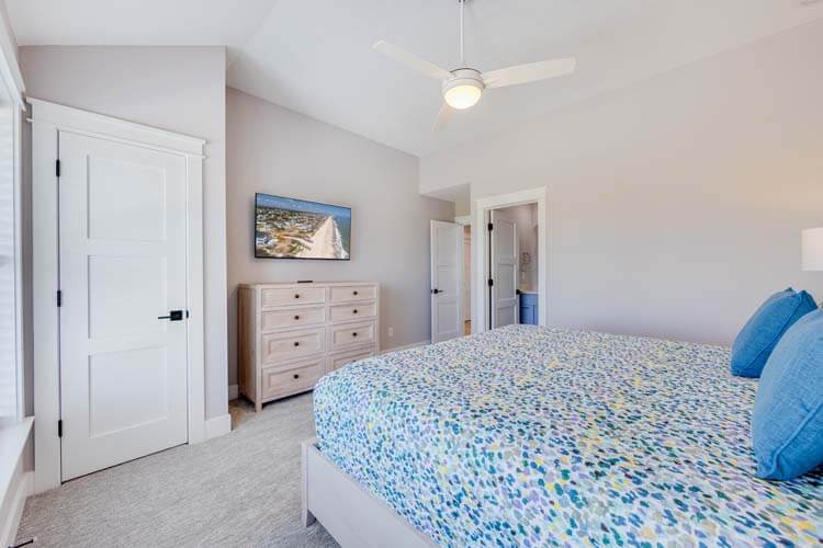 2nd Floor King with Private Bath