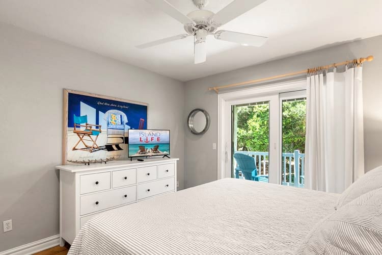 1st Floor King with Private Bath