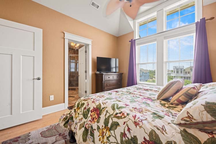 2nd Floor King with Private Bath