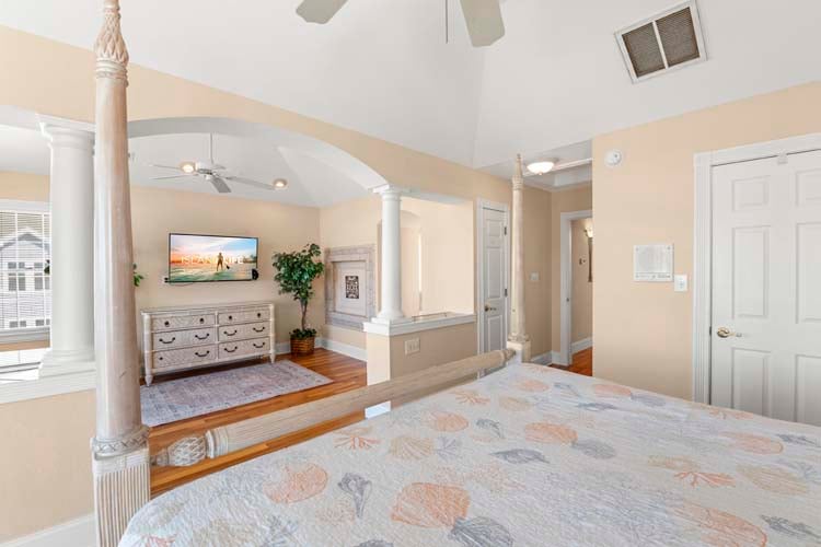 2nd Floor King with Private Bath