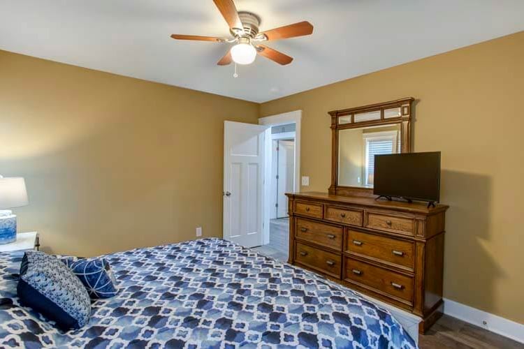 1st Floor King with Private Bath (15)