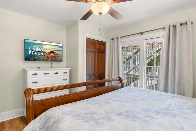 1st Floor King with Private Bath