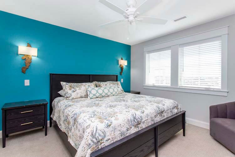 2nd Floor King with Private Bath (6) 