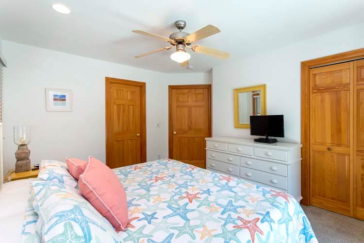 1st Floor King with Shared Bath