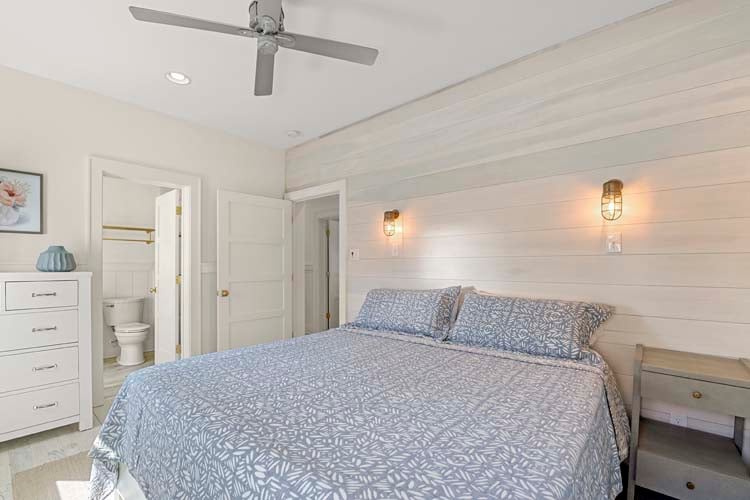 1st Floor King with Private Bath