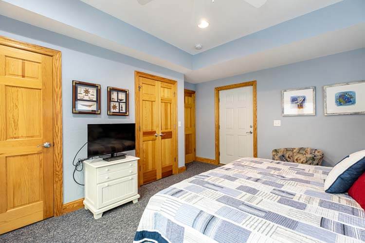 Ground Floor King with Private Bath