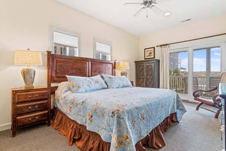 1st Floor King with Private Bath (5)