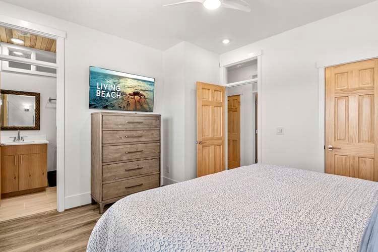 2nd Floor King with Private Bath