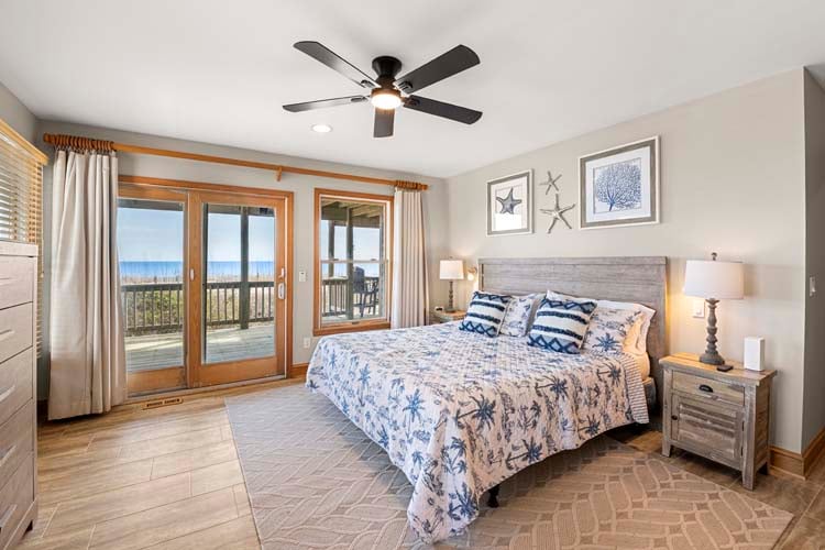 1st Floor King with Private Bath