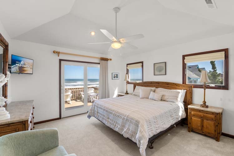 2nd Floor King with Private Bath