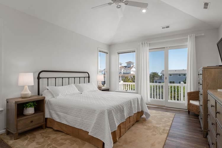 2nd Floor King with Private Bath