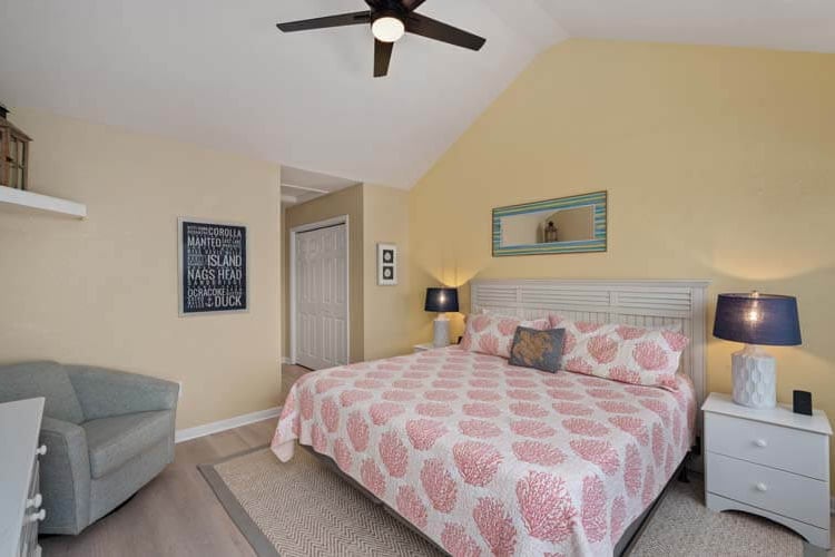 2nd Floor King with Private Bath