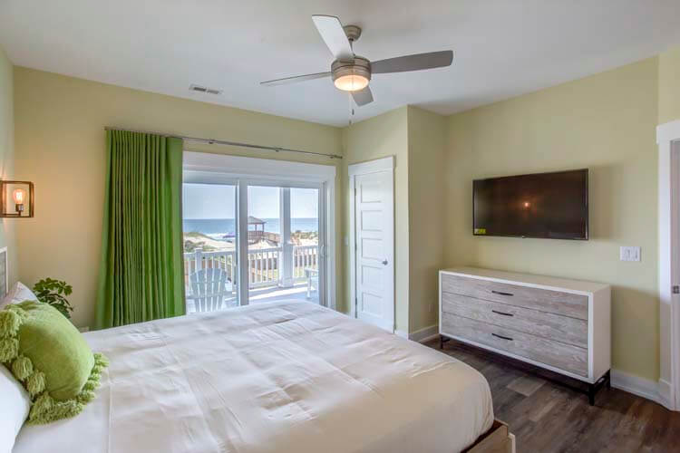 1st Floor King with Private Bath