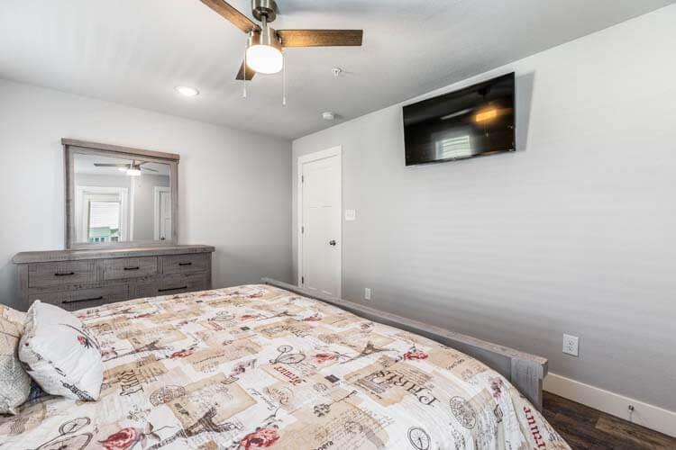 2nd Floor King with Private Bath