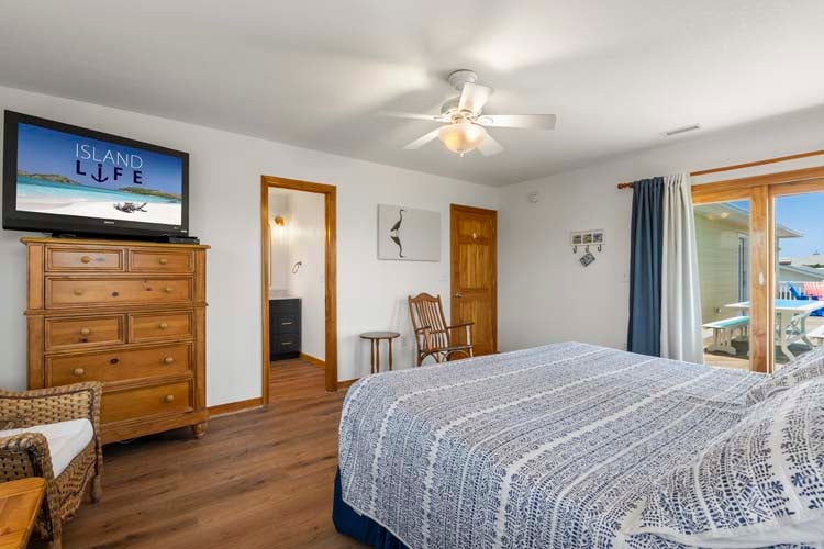 2nd Floor King with Private Bath