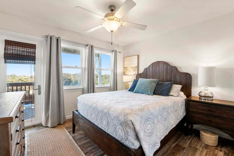 1st Floor Queen with Private Bath