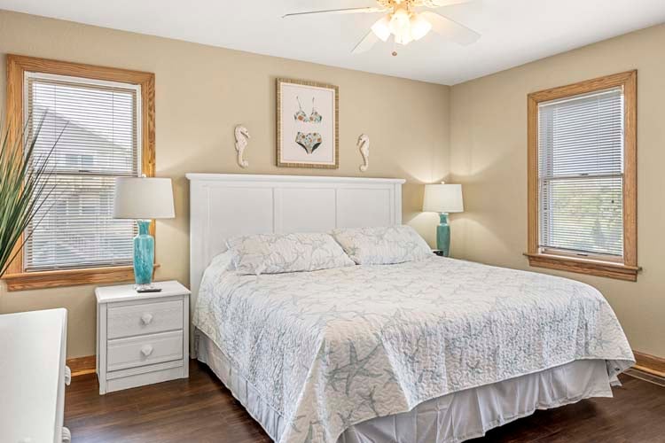 1st Floor King with Private Bath