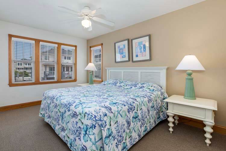 1st Floor King with Private Bath