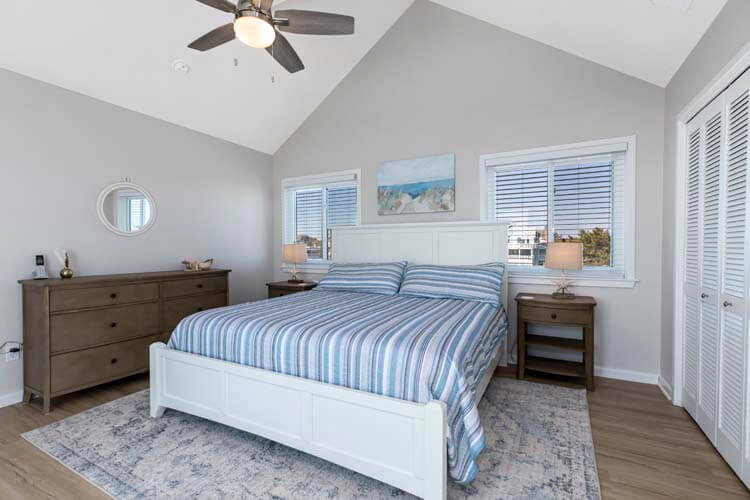 2nd Floor King with Private Bath