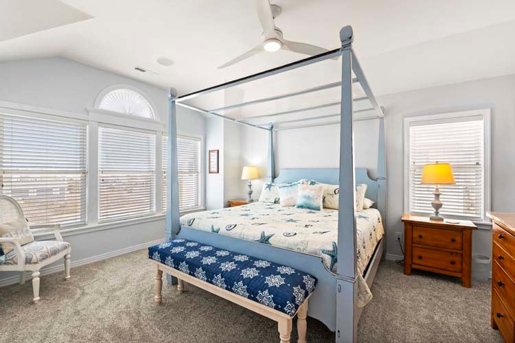 2nd Floor King with Private Bath