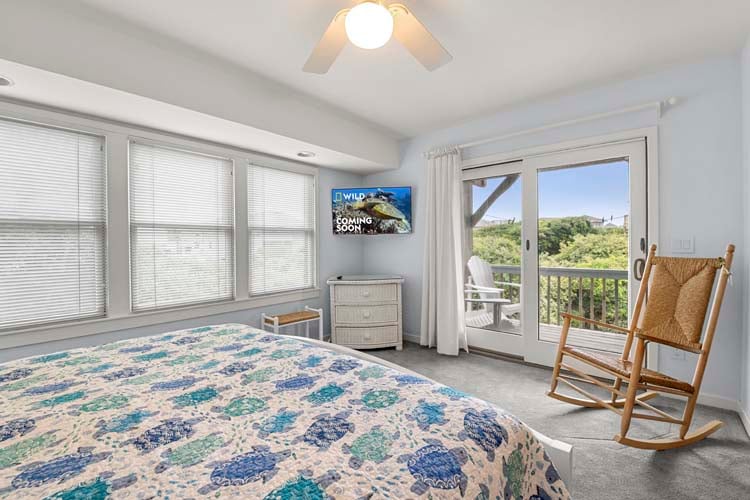 1st Floor King with Private Bath