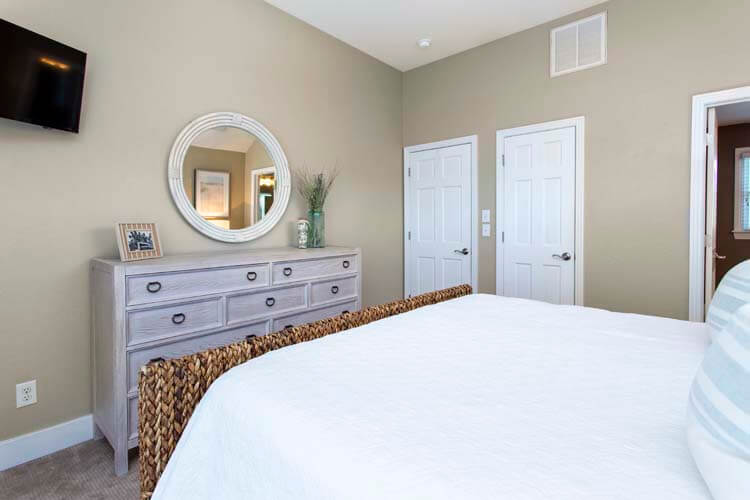 2nd Floor King with Private Bath