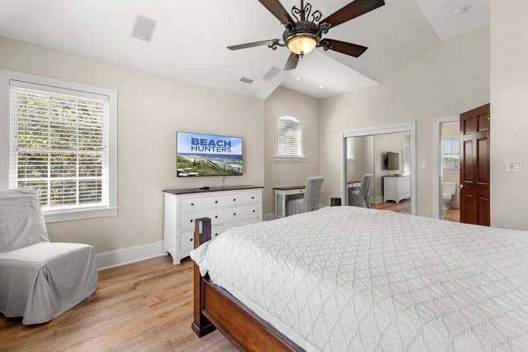 2nd Floor King with Private Bath