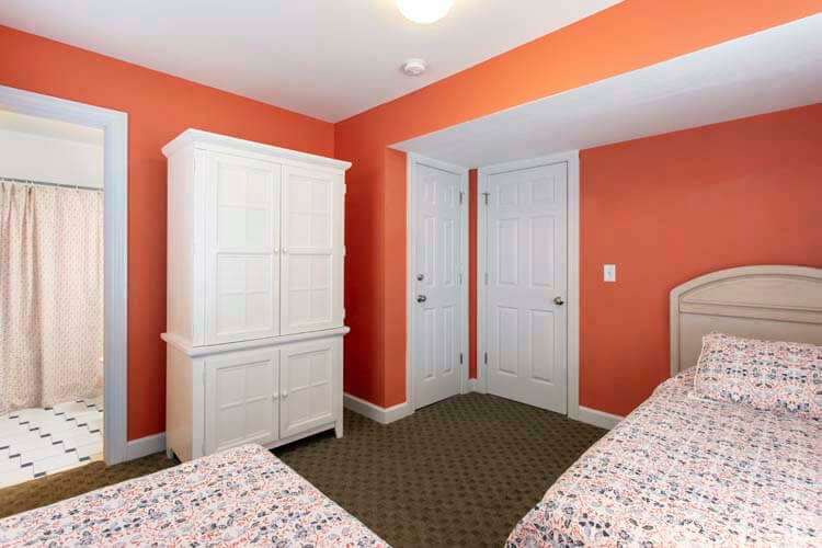 Ground Floor Twins with Private Bath