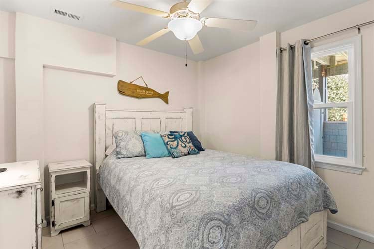 Ground Floor Queen with Shared Bath