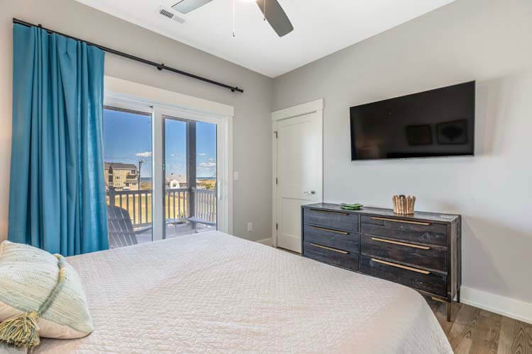 2nd Floor King with Private Bath