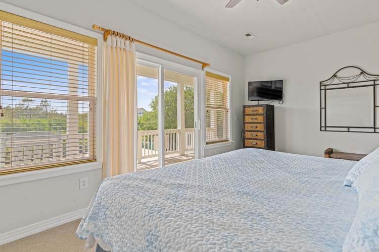 1st Floor King with Private Bath