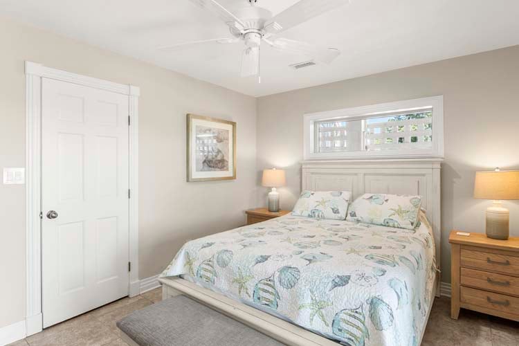 Ground Floor Queen with Private Bath