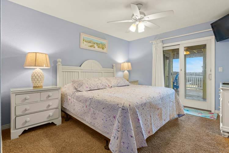 1st Floor King with Private Bath