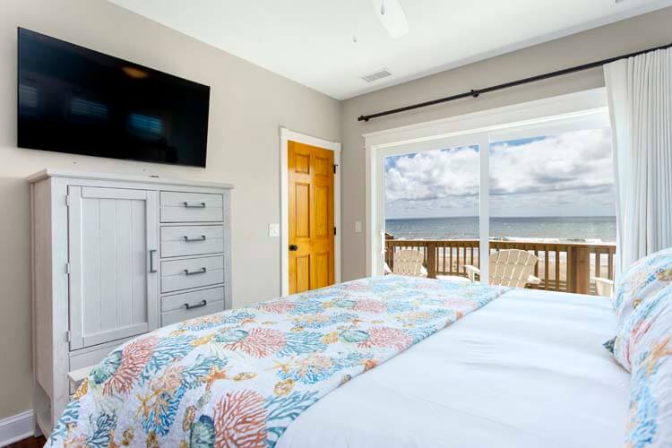 2nd Floor South King with Private Bath