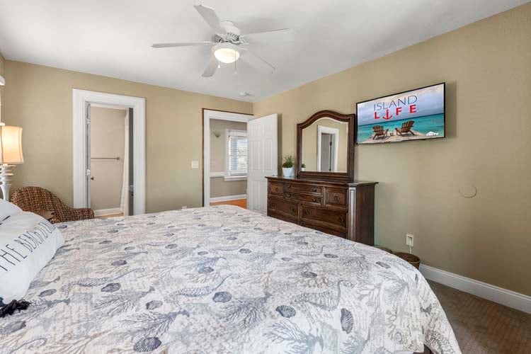 1st Floor King with Private Bath