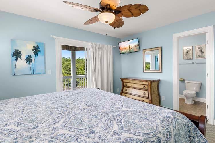 1st Floor King with Shared Bath