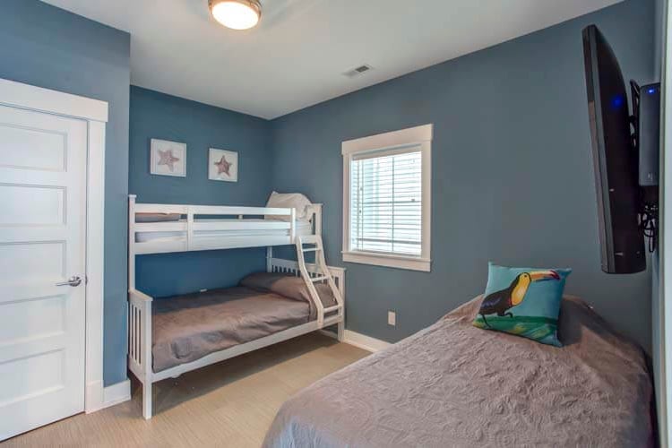 Ground Floor Pyramid Bunk & Twin with Private Bath