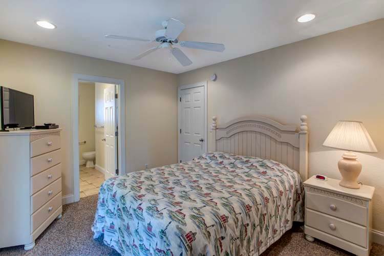 1st Floor Queen with Private Bath