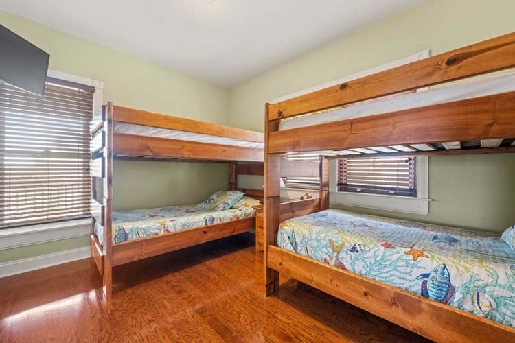 1st Floor Twin Bunks with Private Bath