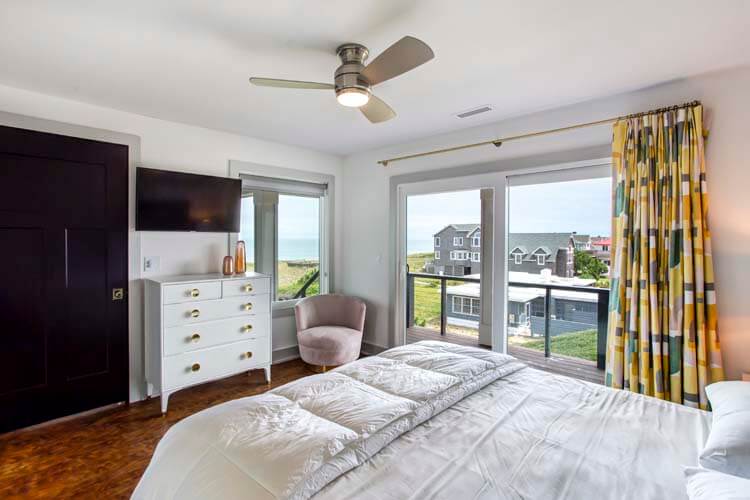 2nd Floor King with Private Bath (S)