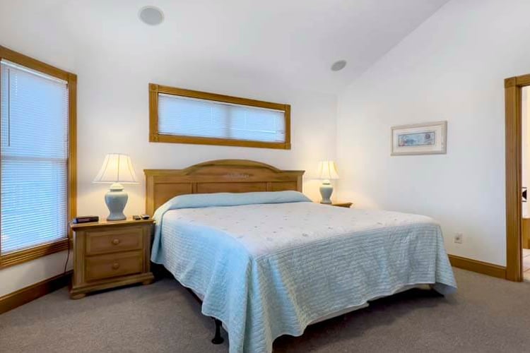 2nd Floor King with Private Bath