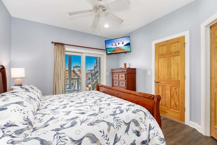 1st Floor King with Private Bath