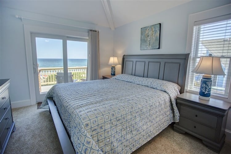 2nd Floor King with Private Bath