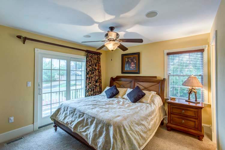 1st Floor King with Private Bath