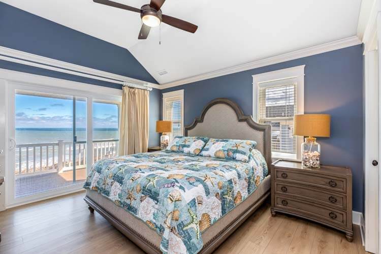 2nd Floor King with Private Bath