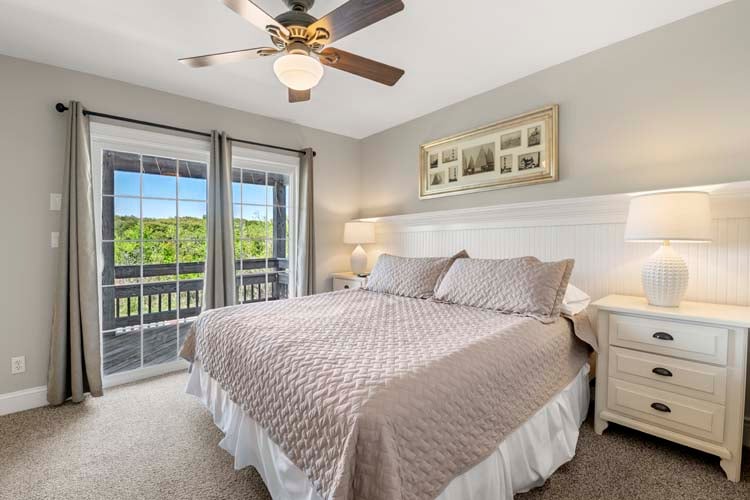 1st Floor King with Private Bath (2)