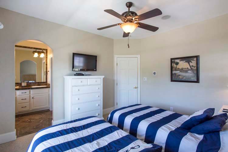 1st Floor Twins with Private Bath